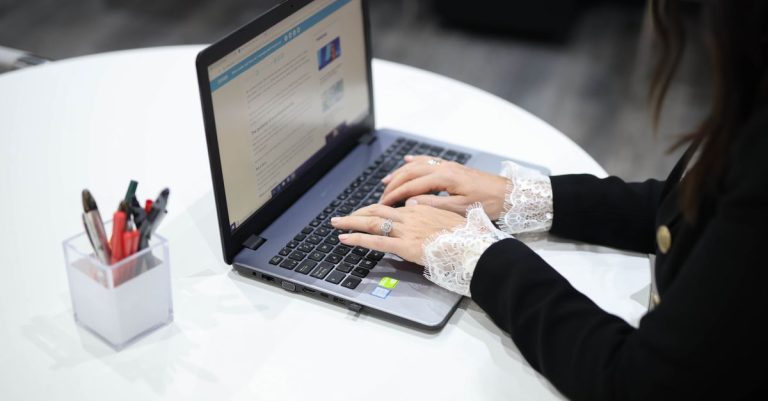 Back-office AI automatizáció: 63%-os adminisztrációs teher csökkentés KKV-knál