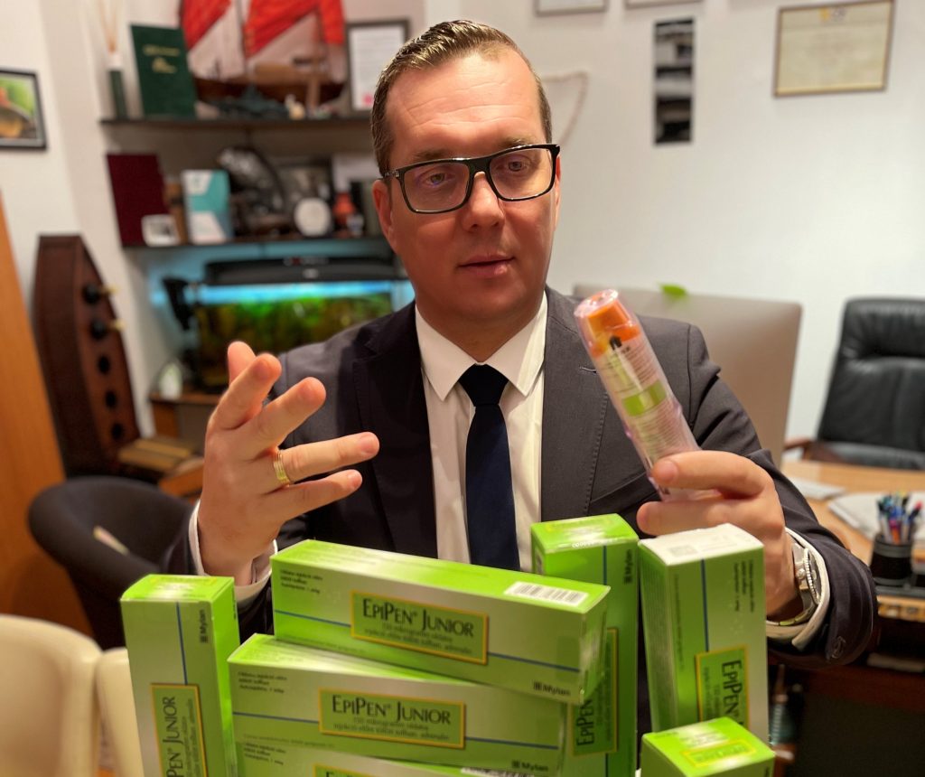Adrenalin-autoinjektor a köznevelésben: hogyan valósítható meg