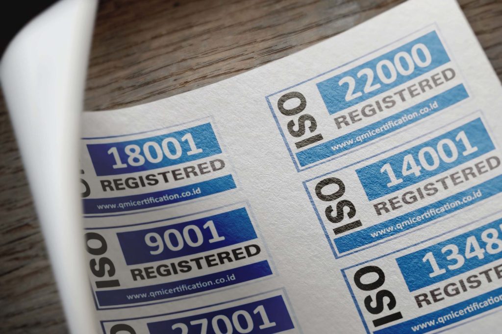 ISO/IEC 42001 tanúsítás: mikor éri meg egy kkv-nak?